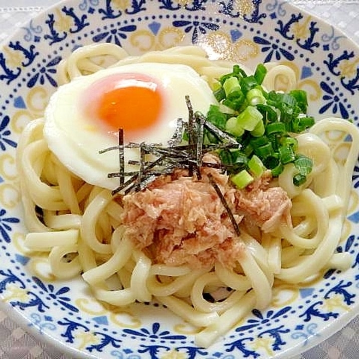 目玉焼きとツナの冷やしうどん